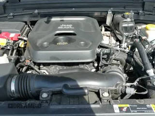 2021 Jeep Wrangler Unlimited Sahara Altitude z VIN 1C4HJXENXMW610004, wystawiony jako IAAI lot #41434506 z przebiegiem 27 726 mil mil oraz . Historia ofert i sprzedaży dostępna na DreamBid. Obrazek 20.