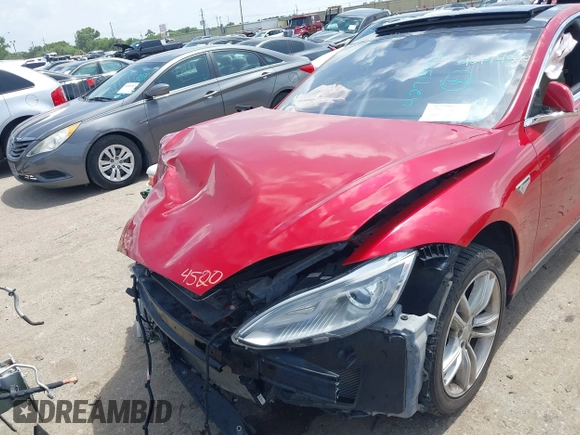 2014 Tesla Model S 60 with VIN 5YJSA1H14EFP63897, listed as a IAAI auction lot 42713272 with Not provided miles and . Bid and sale history available at DreamBid. Image 6.