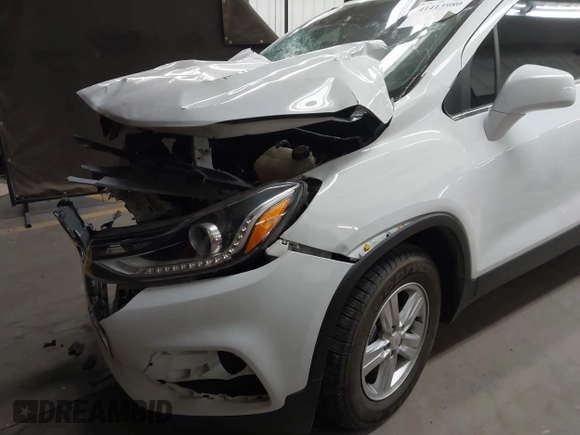 2020 Chevrolet Trax LT with VIN KL7CJPSB6LB005596, listed as a IAAI auction lot 41413980 with 1 mi miles. Bid and sale history available at carsss.com. Image 6.