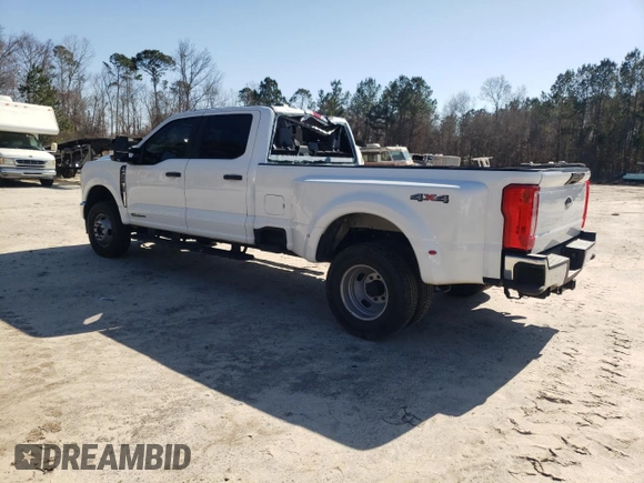 2024 Ford F-350 XL with VIN 1FT8W3DT0REE67068, listed as a Copart auction lot 43037035 with 16,371 mi miles and Salvage Title. Bid and sale history available at DreamBid. Image 2.
