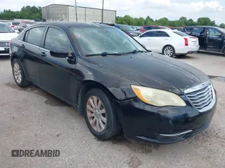 2012 Chrysler 200 Touring z VIN 1C3CCBBB4CN177032, wystawiony jako IAAI lot #42433753 z przebiegiem 169 344 mil mil oraz . Historia ofert i sprzedaży dostępna na DreamBid. Obrazek 1.