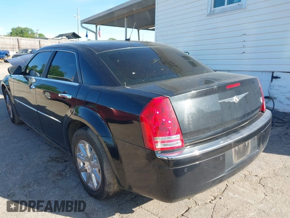 2008 Chrysler 300 C Hemi with VIN 2C3LA63H98H119739, listed as a IAAI auction lot 42068862 with 1 mi miles. Bid and sale history available at carsss.com. Image 3.
