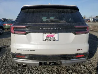 2024 GMC Acadia AWD Denali z VIN 1GKENRKS0RJ153029, wystawiony jako Copart lot #89339595 z przebiegiem 5 266 mil mil oraz Szkoda całkowita • Salvage title. Historia ofert i sprzedaży dostępna na DreamBid. Obrazek 6.
