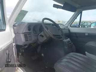 1994 Dodge Cargo z VIN 2B7HB21Y8RK541211, wystawiony jako IAAI lot #42172009 z przebiegiem 207 721 mil mil oraz . Historia ofert i sprzedaży dostępna na DreamBid. Obrazek 5.