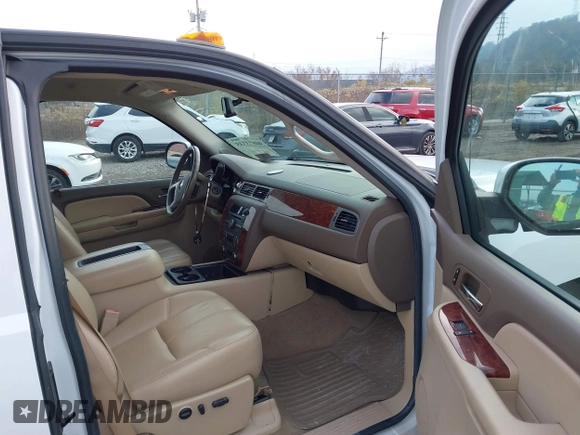 2009 Chevrolet Silverado 1500 with VIN 2GCEK390491107199, listed as a IAAI auction lot 40873335 with 129,417 mi miles and . Bid and sale history available at DreamBid. Image 5.