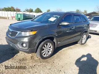 2011 Kia Sorento EX with VIN 5XYKUDA25BG093924, listed as a IAAI auction lot 41648802 with 221,355 mi miles. Bid and sale history available at carsss.com. Image 2.