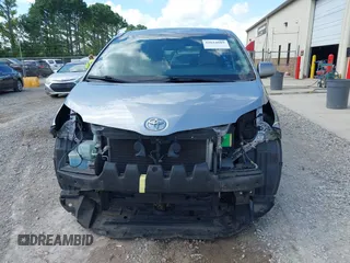 2017 Toyota Sienna LE Auto Access Seat z VIN 5TDKZ3DC9HS791965, wystawiony jako IAAI lot #42624689 z przebiegiem 88 383 mil mil oraz . Historia ofert i sprzedaży dostępna na DreamBid. Obrazek 13.