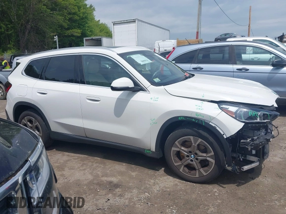 2023 BMW X1 xDrive28i с VIN WBX73EF06P5W91223, выставлен на аукционе IAAI как лот 42379129 с пробегом 9 982 миль миль и . История ставок и продаж доступна на DreamBid. Изображение 14.