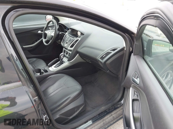 2014 Ford Focus SE with VIN 1FADP3K22EL325404, listed as a IAAI auction lot 42060162 with 115,265 mi miles. Bid and sale history available at carsss.com. Image 5.