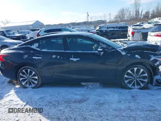 2017 Nissan Maxima SV z VIN 1N4AA6AP1HC434427, wystawiony jako IAAI lot #41607323 z przebiegiem 102 352 mil mil oraz . Historia ofert i sprzedaży dostępna na DreamBid. Obrazek 13.