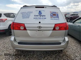 2008 Toyota Sienna XLE with VIN 5TDBK22C78S020454, listed as a Copart auction lot 70636964 with 192,735 mi miles and Salvage Title. Bid and sale history available at carsss.com. Image 6.