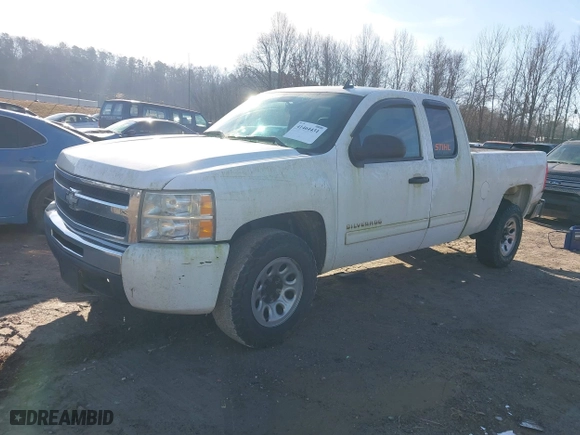 2011 Chevrolet Silverado 1500 LS with VIN 1GCRCREA3BZ417762, listed as a IAAI auction lot 41464431 with 461,373 mi miles. Bid and sale history available at carsss.com. Image 18.