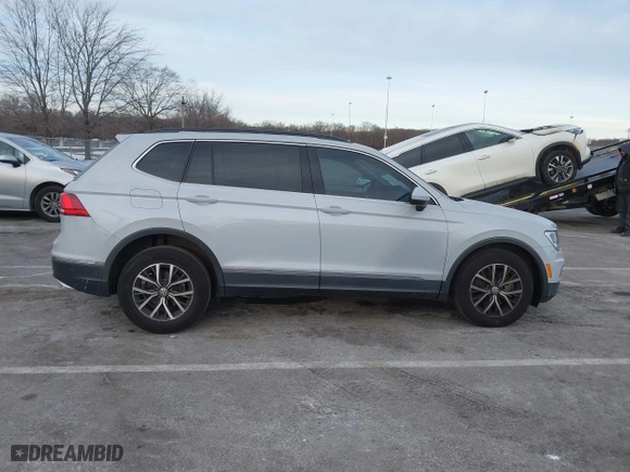 2018 Volkswagen Tiguan SEL with VIN 3VV3B7AX7JM195624, listed as a IAAI auction lot 41308188 with 96,698 mi miles. Bid and sale history available at carsss.com. Image 13.