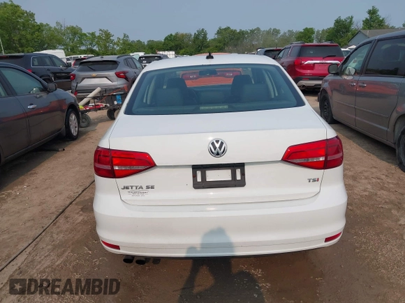 2015 Volkswagen Jetta SE with VIN 3VWD17AJ7FM302290, listed as a IAAI auction lot 42371920 with 127,631 mi miles and . Bid and sale history available at DreamBid. Image 16.