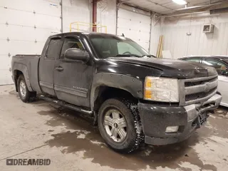 2010 Chevrolet Silverado 1500 LT with VIN 1GCSKSE33AZ150361, listed as a IAAI auction lot 41589213 with 197,263 mi miles. Bid and sale history available at carsss.com. Image 1.