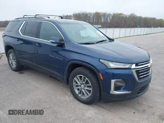 2023 Chevrolet Traverse LT z VIN 1GNEVHKW0PJ120044, wystawiony jako IAAI lot #42002348 z przebiegiem 48 795 mil mil oraz . Historia ofert i sprzedaży dostępna na DreamBid. Obrazek 1.