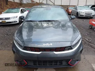 2024 Kia Forte GT z VIN 3KPF44AC7RE823026, wystawiony jako IAAI lot #42192965 z przebiegiem 8 438 mil mil oraz . Historia ofert i sprzedaży dostępna na DreamBid. Obrazek 12.