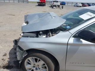 2018 Chevrolet Impala LS with VIN 2G11X5S3XJ9109537, listed as a IAAI auction lot 41911686 with 33,336 mi miles. Bid and sale history available at carsss.com. Image 6.