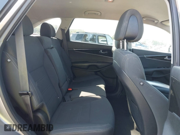 2016 Kia Sorento LX with VIN 5XYPG4A3XGG120676, listed as a IAAI auction lot 40568581 with 179,418 mi miles. Bid and sale history available at carsss.com. Image 8.