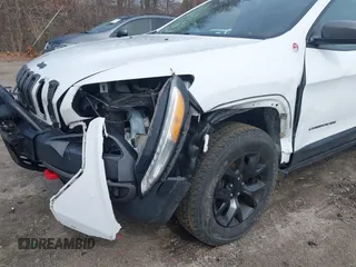 2014 Jeep Cherokee Trailhawk with VIN 1C4PJMBS5EW240375, listed as a IAAI auction lot 41806725 with 127,705 mi miles. Bid and sale history available at carsss.com. Image 6.