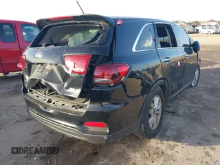 2019 Kia Sorento LX with VIN 5XYPG4A38KG499203, listed as a IAAI auction lot 41367538 with 1 mi miles. Bid and sale history available at carsss.com. Image 4.