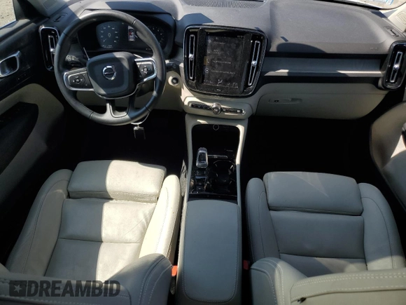 2020 Volvo XC40 Inscription z VIN YV4162UL1L2320498, wystawiony jako Copart lot #58047125 z przebiegiem 64 346 mil mil oraz Szkoda całkowita • Salvage title. Historia ofert i sprzedaży dostępna na DreamBid. Obrazek 8.