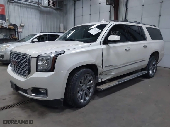 2015 GMC Yukon XL Denali with VIN 1GKS2JKJ1FR566918, listed as a IAAI auction lot 41531976 with 139,986 mi miles. Bid and sale history available at carsss.com. Image 18.