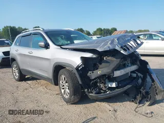 2019 Jeep Cherokee Latitude with VIN 1C4PJMCB5KD107122, listed as a IAAI auction lot 40267152 with 113,822 mi miles. Bid and sale history available at carsss.com. Image 1.