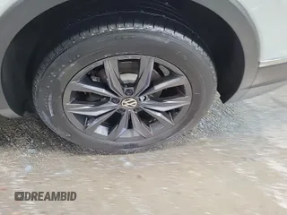 2024 Volkswagen Tiguan SE с VIN 3VV3B7AX0RM096462, выставлен на аукционе IAAI как лот 42844462 с пробегом 33 442 миль миль и . История ставок и продаж доступна на DreamBid. Изображение 24.