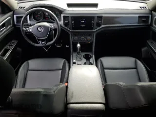 2018 Volkswagen Atlas SE with VIN 1V2PR2CA4JC555911, listed as a Copart auction lot 61905125 with 101,860 mi miles and Salvage title. Bid and sale history available at DreamBid. Image 8.