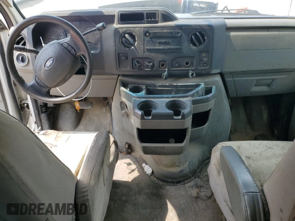 2013 Ford Econoline Cargo Commercial z VIN 1FTNE2EW9DDA45520, wystawiony jako Copart lot #54123555 z przebiegiem 236 945 mil mil oraz Szkody całkowita. Historia ofert i sprzedaży dostępna na DreamBid. Obrazek 8.