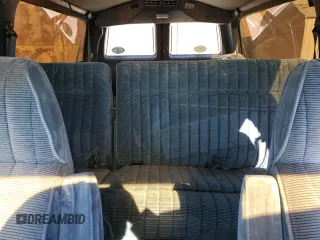 1991 Chevrolet Suburban z VIN 1GNGR26N2MF124400, wystawiony jako Copart lot #85809994 z przebiegiem 160 922 mil mil oraz Czysty tytuł • Clean title. Historia ofert i sprzedaży dostępna na DreamBid. Obrazek 10.