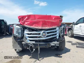 2015 Cadillac Escalade Luxury z VIN 1GYS3BKJ3FR275149, wystawiony jako IAAI lot #42052367 z przebiegiem 111 133 mil mil oraz . Historia ofert i sprzedaży dostępna na DreamBid. Obrazek 6.