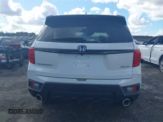 2025 Honda Passport EX-L z VIN 5FNYF8H52SB001266, wystawiony jako IAAI lot #41655256 z przebiegiem 5622 mil mil oraz . Historia ofert i sprzedaży dostępna na DreamBid. Obrazek 16.