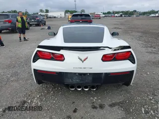 2015 Chevrolet Corvette Z51 3LT z VIN 1G1YM2D72F5119618, wystawiony jako IAAI lot #42744702 z przebiegiem Nie podano mil oraz . Historia ofert i sprzedaży dostępna na DreamBid. Obrazek 16.