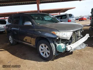 2013 Toyota Highlander with VIN 5TDZK3EH0DS134334, listed as a IAAI auction lot 41816783 with 197,707 mi miles. Bid and sale history available at carsss.com. Image 1.
