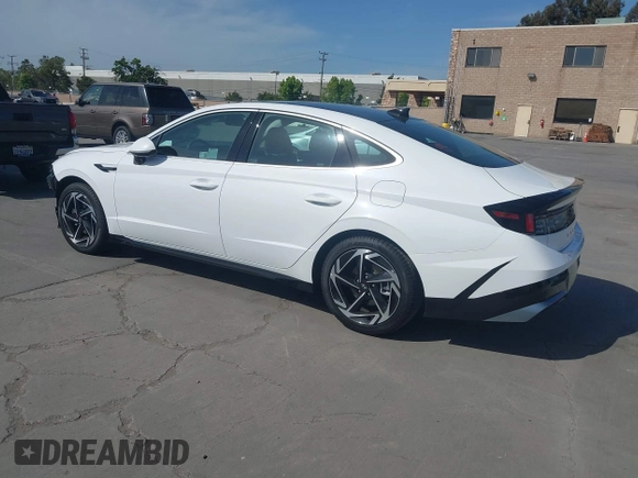 2024 Hyundai Sonata SEL z VIN KMHL14JA6RA426688, wystawiony jako IAAI lot #42290797 z przebiegiem 430 mil mil oraz . Historia ofert i sprzedaży dostępna na DreamBid. Obrazek 3.