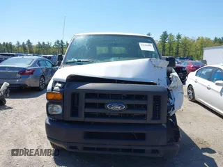 2013 Ford Econoline Passenger XL z VIN 1FBNE3BL8DDA48011, wystawiony jako IAAI lot #42221850 z przebiegiem 74 189 mil mil oraz . Historia ofert i sprzedaży dostępna na DreamBid. Obrazek 12.