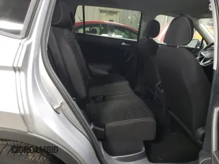 2023 Volkswagen Tiguan S z VIN 3VVFB7AX2PM100814, wystawiony jako Copart lot #79216424 z przebiegiem 4 748 mil mil oraz Szkoda całkowita • Salvage title. Historia ofert i sprzedaży dostępna na DreamBid. Obrazek 10.