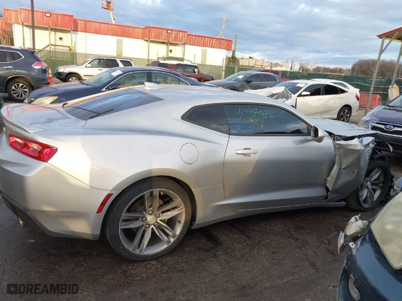 2018 Chevrolet Camaro 1LT with VIN 1G1FB1RS8J0115115, listed as a IAAI auction lot 41207976 with NaN miles. Bid and sale history available at carsss.com. Image 13.
