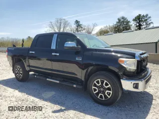 2017 Toyota Tundra Platinum z VIN 5TFAY5F18HX676029, wystawiony jako Copart lot #55206735 z przebiegiem 67 784 mil mil oraz Szkoda całkowita • Salvage title. Historia ofert i sprzedaży dostępna na DreamBid. Obrazek 4.