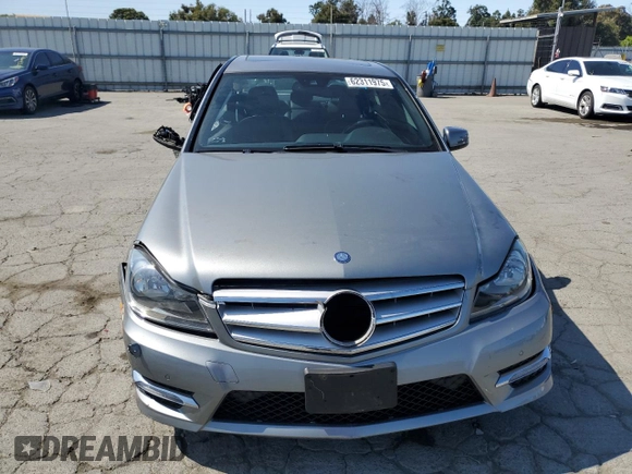 2012 Mercedes-Benz C 250 Sport z VIN WDDGF4HB1CA651815, wystawiony jako Copart lot #62311975 z przebiegiem 80 577 mil mil oraz Szkoda całkowita • Salvage title. Historia ofert i sprzedaży dostępna na DreamBid. Obrazek 5.