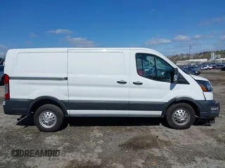 2020 Ford Transit z VIN 1FTYE2Y86LKB36457, wystawiony jako IAAI lot #41985246 z przebiegiem 11 886 mil mil oraz . Historia ofert i sprzedaży dostępna na DreamBid. Obrazek 13.