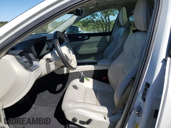 2020 Volvo XC60 Momentum z VIN YV4102DK5L1421574, wystawiony jako Copart lot #75533884 z przebiegiem 60 353 mil mil oraz Szkoda całkowita • Salvage title. Historia ofert i sprzedaży dostępna na DreamBid. Obrazek 7.