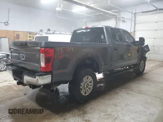 2019 Ford F-250 XL z VIN 1FT7W2B67KED61922, wystawiony jako Copart lot #63221415 z przebiegiem 133 946 mil mil oraz Czysty tytuł • Clean title. Historia ofert i sprzedaży dostępna na DreamBid. Obrazek 3.