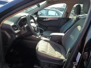 2020 Ford Escape SE z VIN 1FMCU9G60LUB71341, wystawiony jako Copart lot #64753865 z przebiegiem 138 490 mil mil oraz Czysty tytuł • Clean title. Historia ofert i sprzedaży dostępna na DreamBid. Obrazek 7.