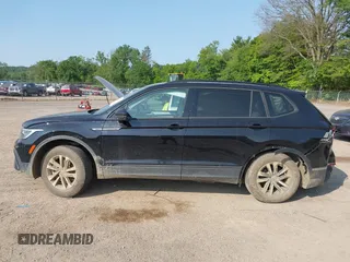 2024 Volkswagen Tiguan S с VIN 3VVFB7AX0RM048747, выставлен на аукционе IAAI как лот 42392509 с пробегом 9 130 миль миль и . История ставок и продаж доступна на DreamBid. Изображение 14.
