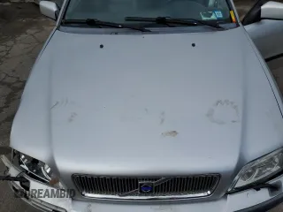 2001 Volvo V40 z VIN YV1VW29581F738166, wystawiony jako Copart lot #86166264 z przebiegiem 83 518 mil mil oraz Tytuł czysty. Historia ofert i sprzedaży dostępna na DreamBid. Obrazek 11.