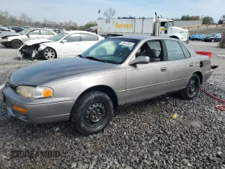1995 Toyota Camry LE z VIN 4T1SK12E9SU646548, wystawiony jako Copart lot #50547085 z przebiegiem 245 531 mil mil oraz Szkoda całkowita • Salvage title. Historia ofert i sprzedaży dostępna na DreamBid. Obrazek 1.