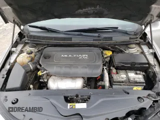 2015 Chrysler 200 Limited z VIN 1C3CCCAB9FN700895, wystawiony jako Copart lot #59985165 z przebiegiem 146 753 mil mil oraz Szkoda całkowita • Salvage title. Historia ofert i sprzedaży dostępna na DreamBid. Obrazek 11.